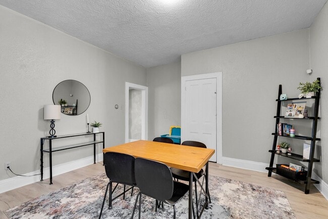 Building Photo - 3 BR 2 bath Bloomfield/Upper Lawrenceville...