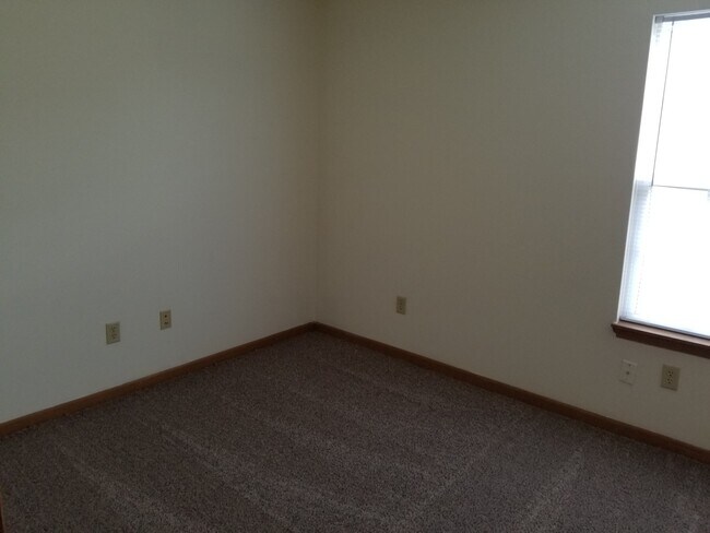 Building Photo - 2334 Hopkins Dr