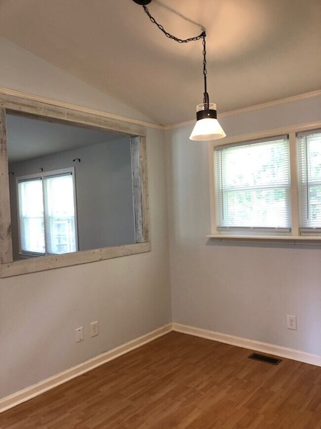 Building Photo - Travelers Rest !! 3 BR, 2 BA with Great Living Space - Den, Bonus Room, Primary Suite has a HUGE ...