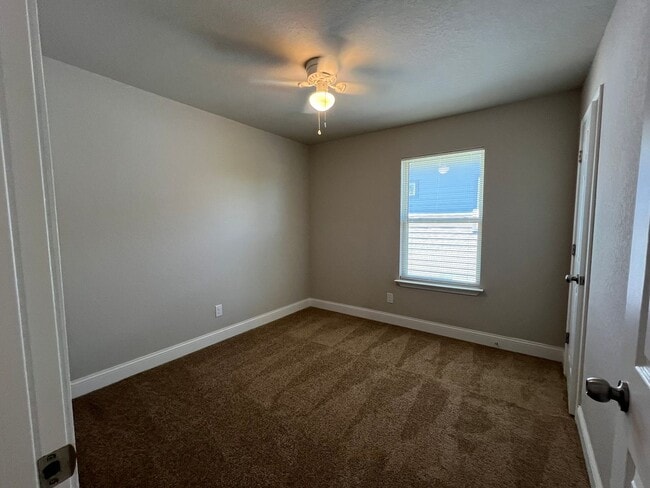 Building Photo - 3-bedroom, 2.5-bathroom townhome in Live Oak!