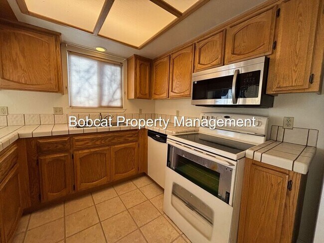 Building Photo - 1420 Douglas Ave