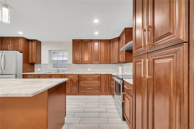 Building Photo - 1395 Meadowbrook St