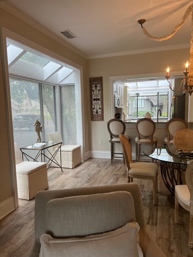 Building Photo - 60 Carnoustie Rd