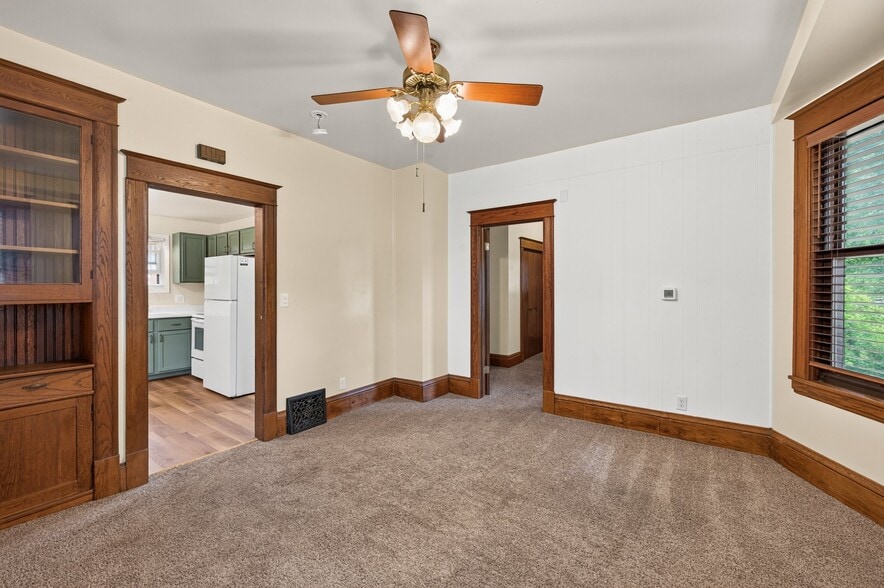 Building Photo - 754 5th St E