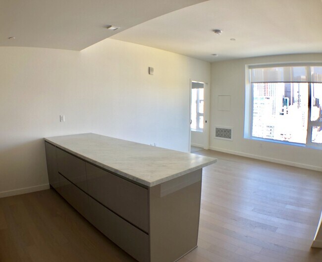 Building Photo - Very Unique Spacious Two Bedroom - Two bat...