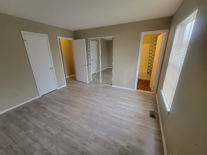 Building Photo - 3313 Barcroft Dr