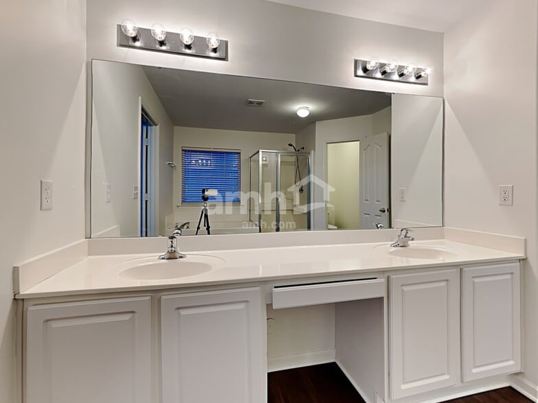 Building Photo - 16 Slow Creek Dr