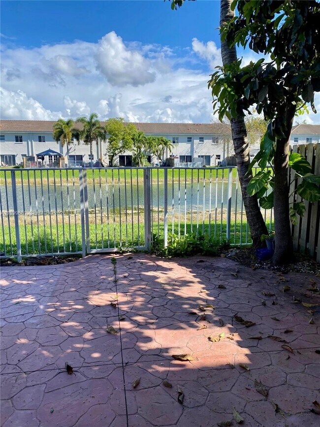 Building Photo - 1635 SE 31st Ct