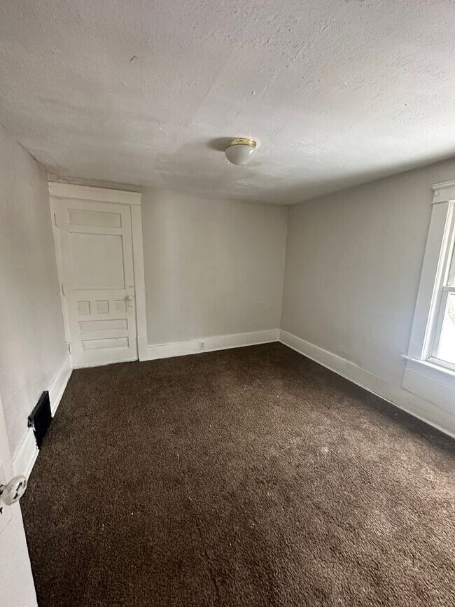 Building Photo - 3bd Single Family Akron Cash Pay