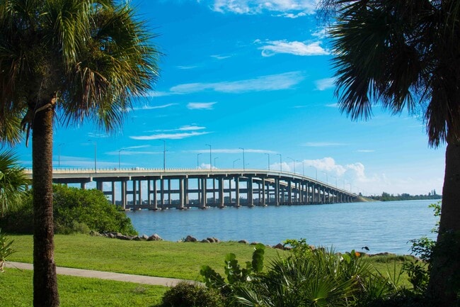 Building Photo - 2127 Smathers Cir N