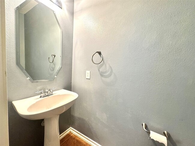 Building Photo - 14 Harbinger Ct