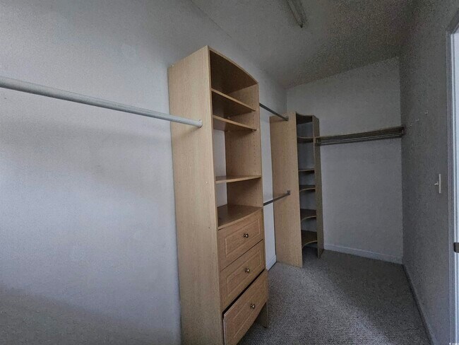 Building Photo - 1011 Hillsdale