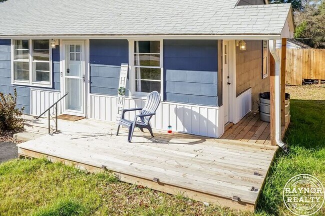 Building Photo - 429 N Main St