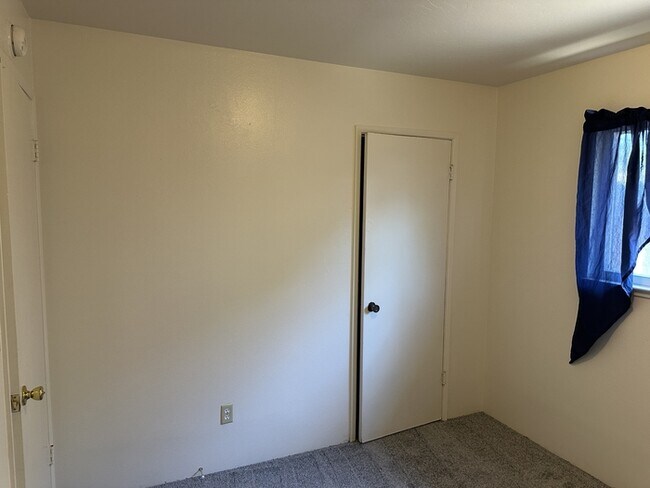 Building Photo - Welcome to Woodside Drive! Opportunity awa...