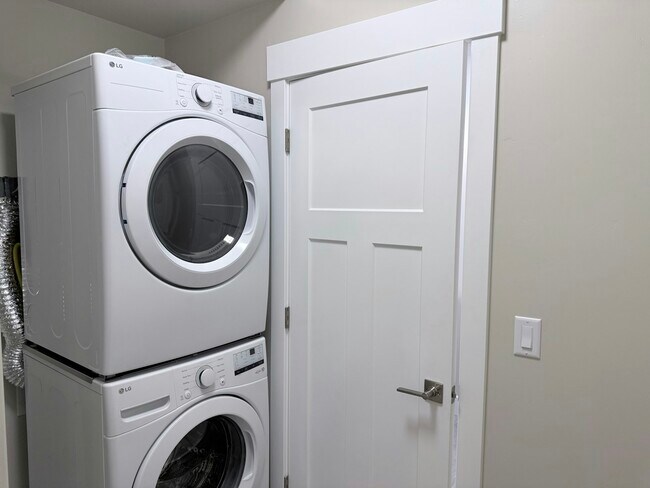 Building Photo - 67 S Main St