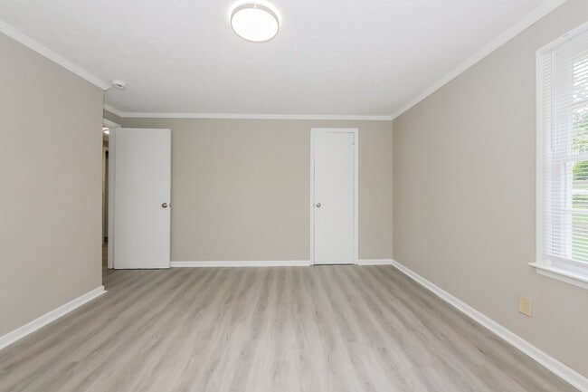 Building Photo - 5434 Lake Dr