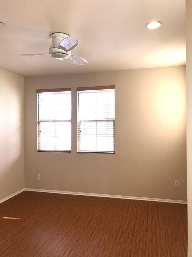 Building Photo - Located in the very popular northwest area...