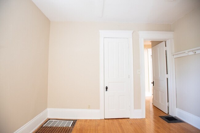 Building Photo - 2728 N Murray Ave