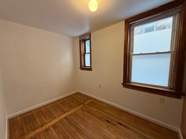 Building Photo - 2067 N Leavitt St