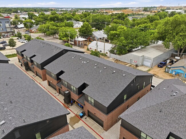 Building Photo - 2817 Stanley Ave