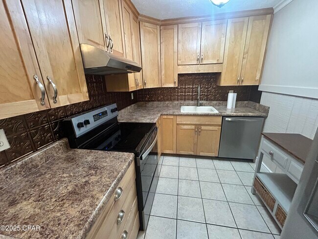 Building Photo - 16238 E Lullwater Dr