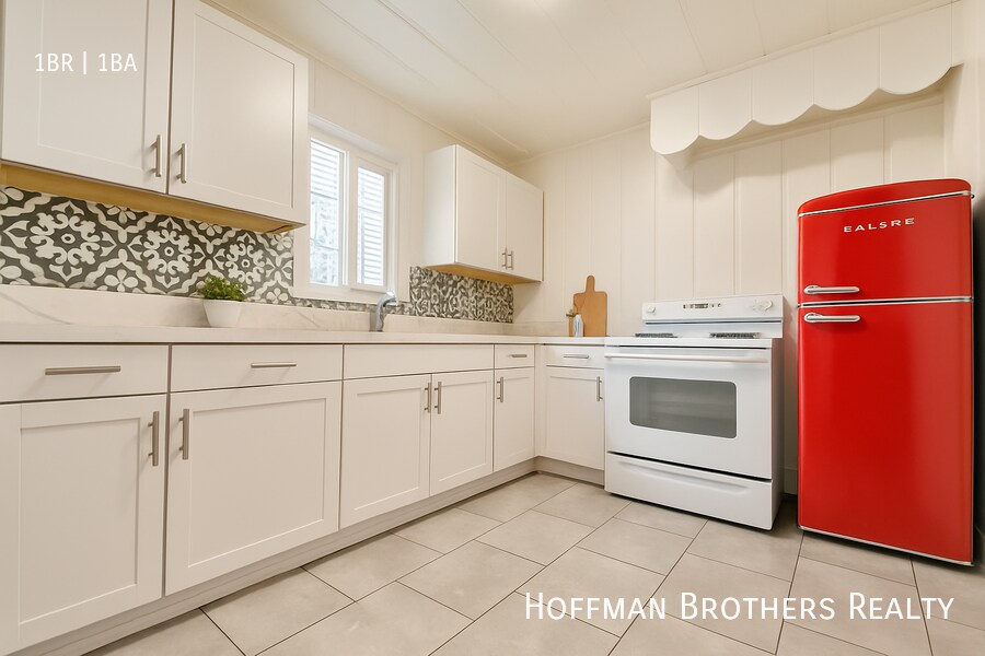 Building Photo - 415 1/2 S. Coronado St