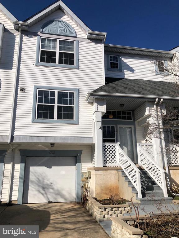 Building Photo - 4202 Quaker Ct