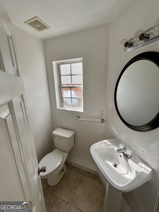 Building Photo - 141 Chastain Loop