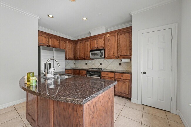 Building Photo - 4327 Lake Walk Ct