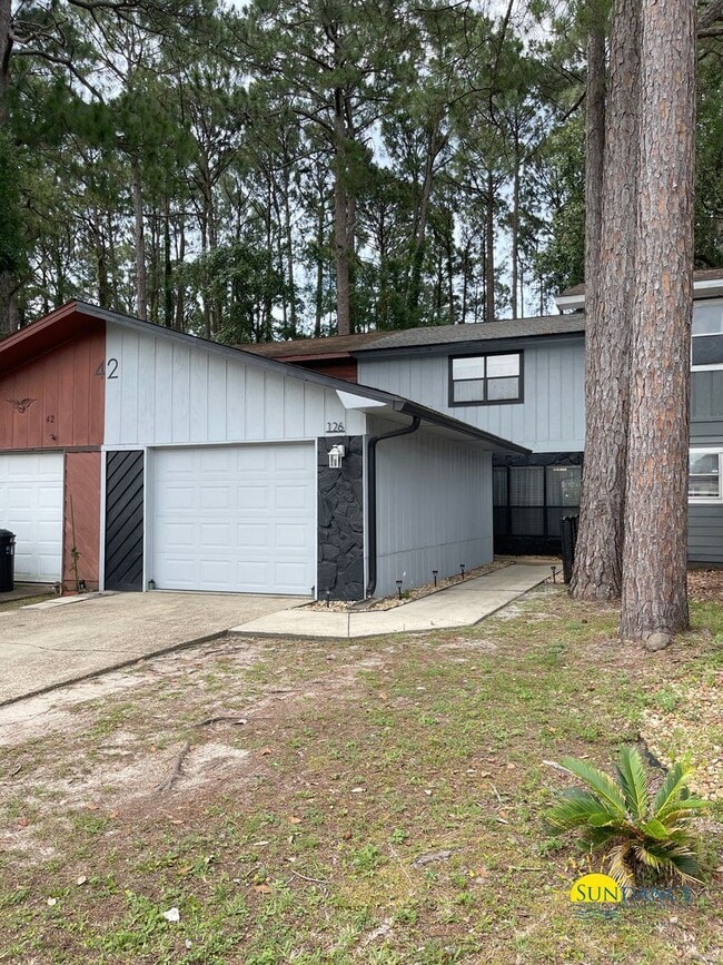 Building Photo - 42 7th Ave