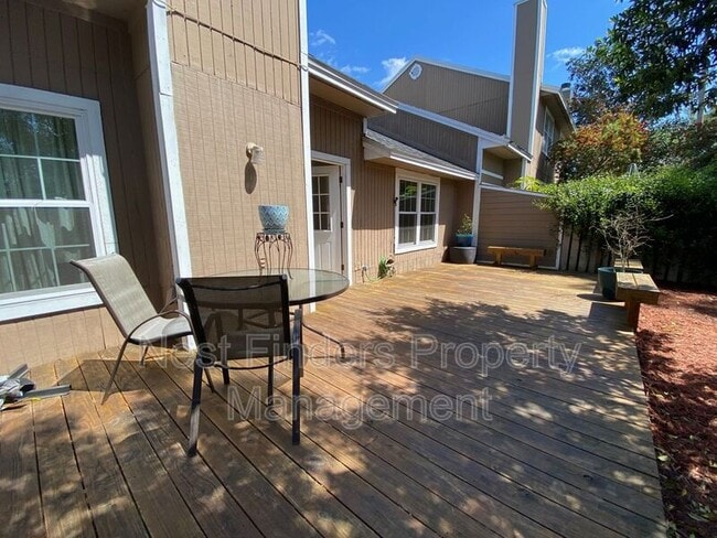 Building Photo - 11866 Ashbrook Cir N