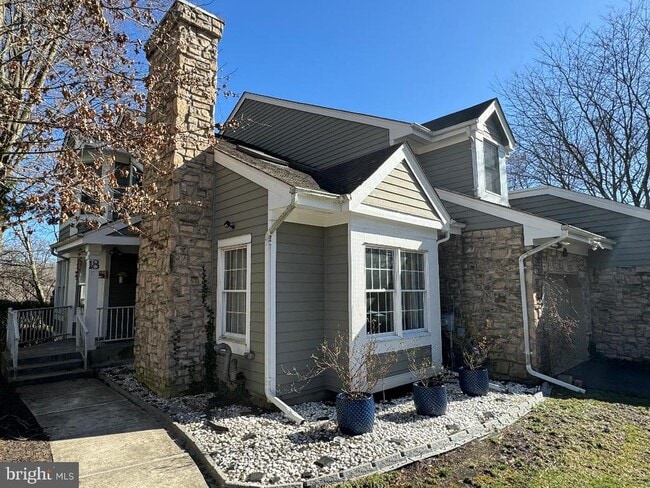 Building Photo - 18 E Countryside Dr