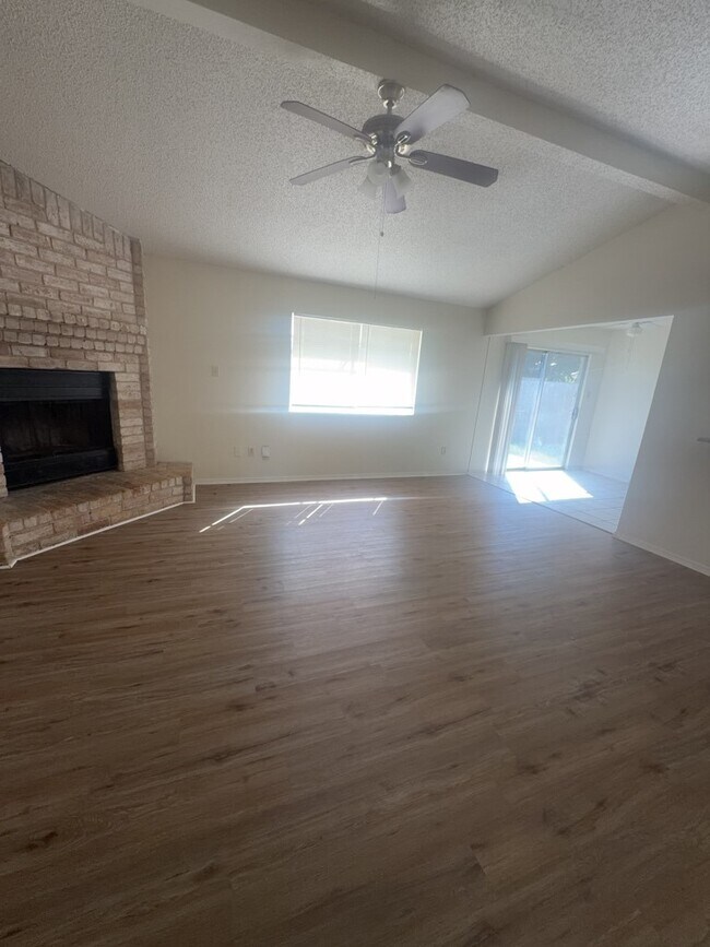 Building Photo - 18214 Almonte Ln