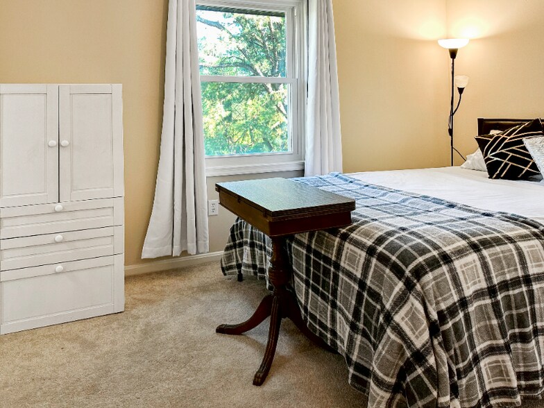 Building Photo - 6636 Isle of Skye Dr