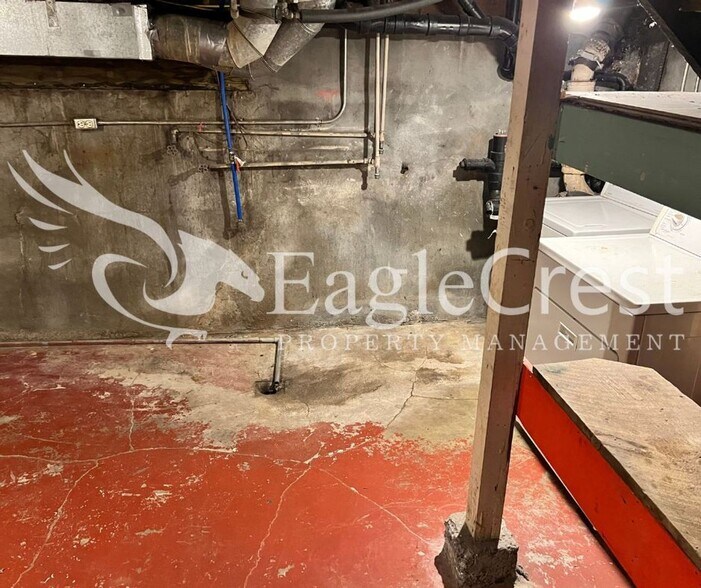 Building Photo - Charming 3BR Home with Spacious Yard & Bonus Living Space