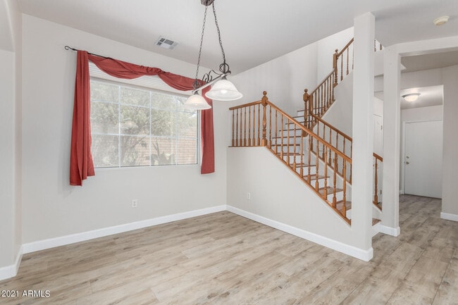 Building Photo - 204 W Mountain Sage Dr