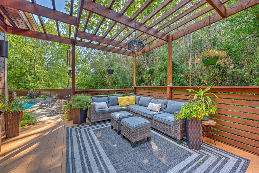 Building Photo - 21 E Martin Luther King Jr Blvd