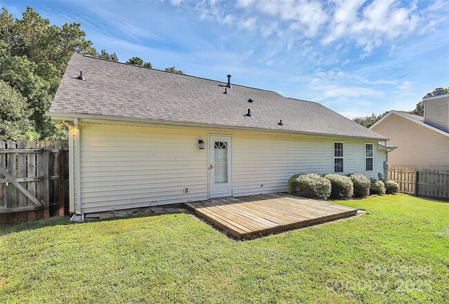Building Photo - 6320 Fresh Wind Ave