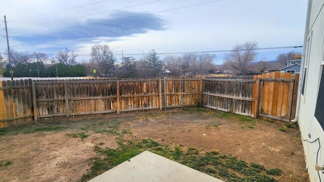 Building Photo - Large 4 bed duplex in Orchard Mesa