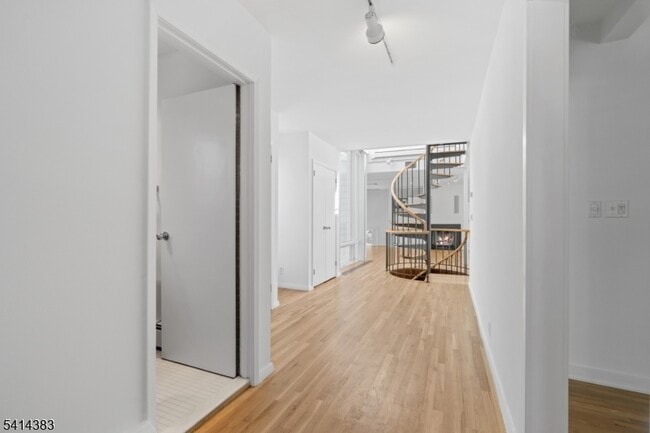 Building Photo - 2 Old Mill Rd