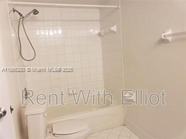 Building Photo - 2731 Ocean Club Blvd