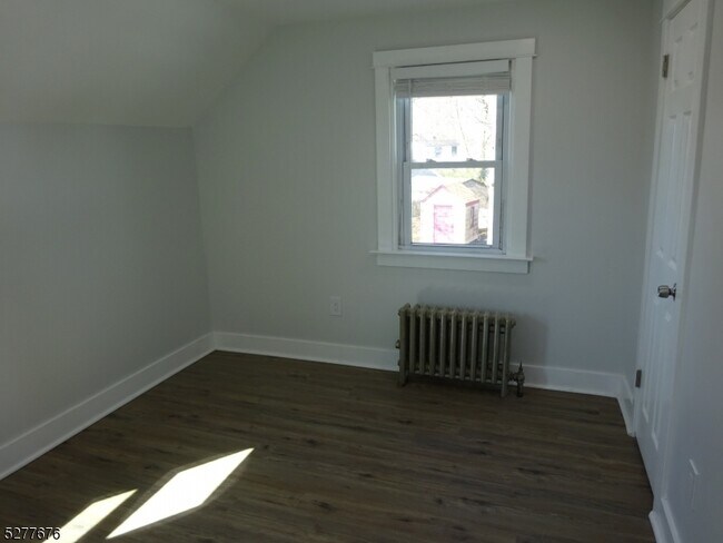 Building Photo - 54 Evergreen Ave