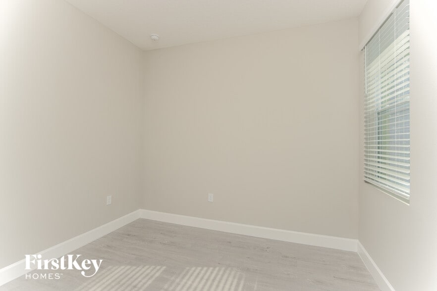 Building Photo - 542 Reading St SE