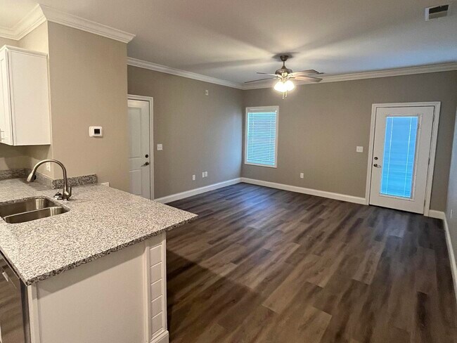 Building Photo - 361 Hillview Mls Blvd