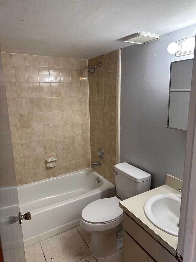Building Photo - 537 Trellis CT