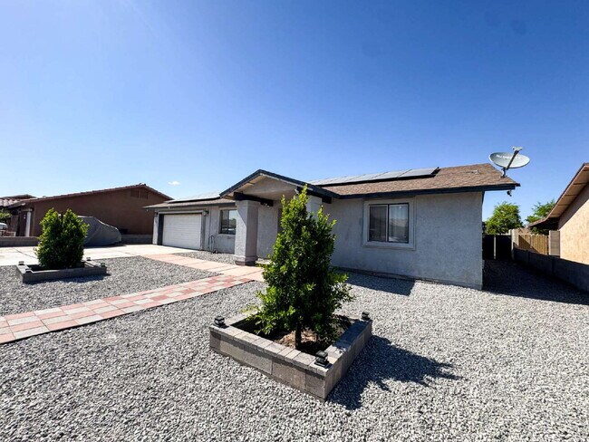 Building Photo - “Spacious 4-Bedroom, 2-Bath Home with Solar Panels in Yuma”