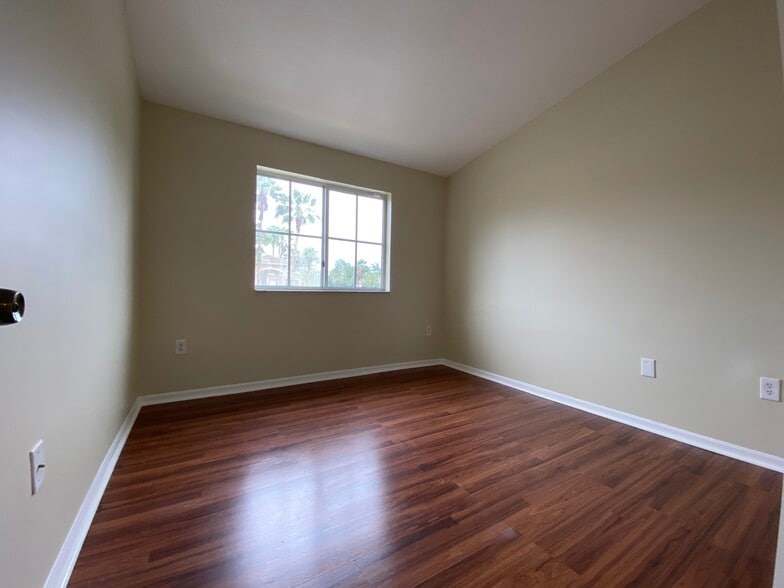 Building Photo - 1320 SE 31st Ct