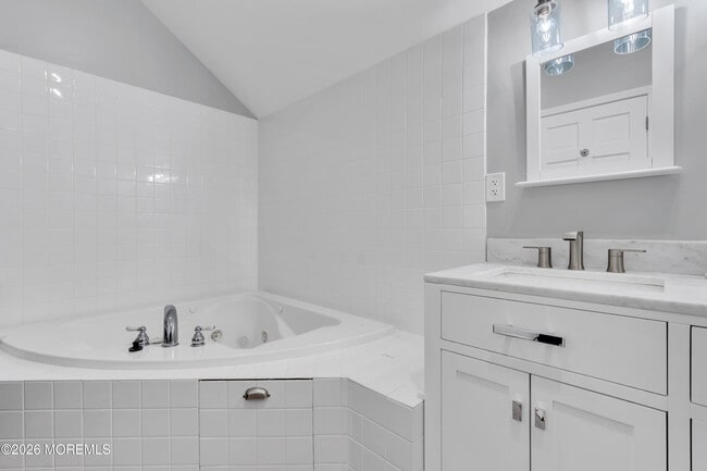 Building Photo - 160 Main St