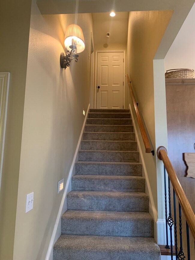 Building Photo - CARRIAGE OAKS CROSSING