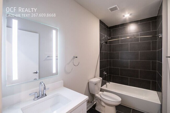 Building Photo - 1330 S Patton St